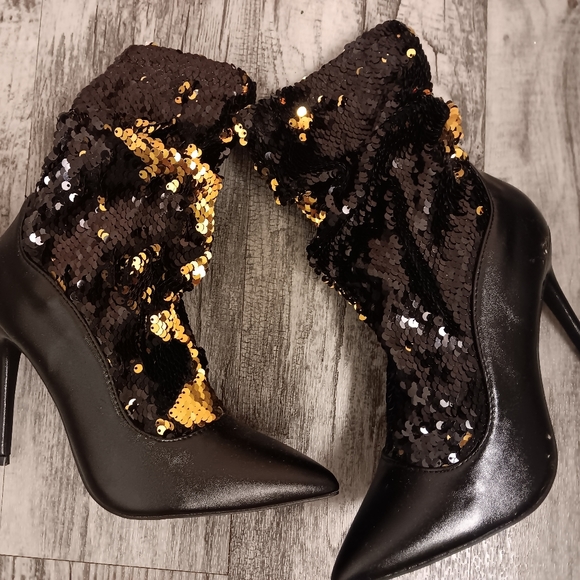 Gold and black sequence bootie - Picture 2 of 6